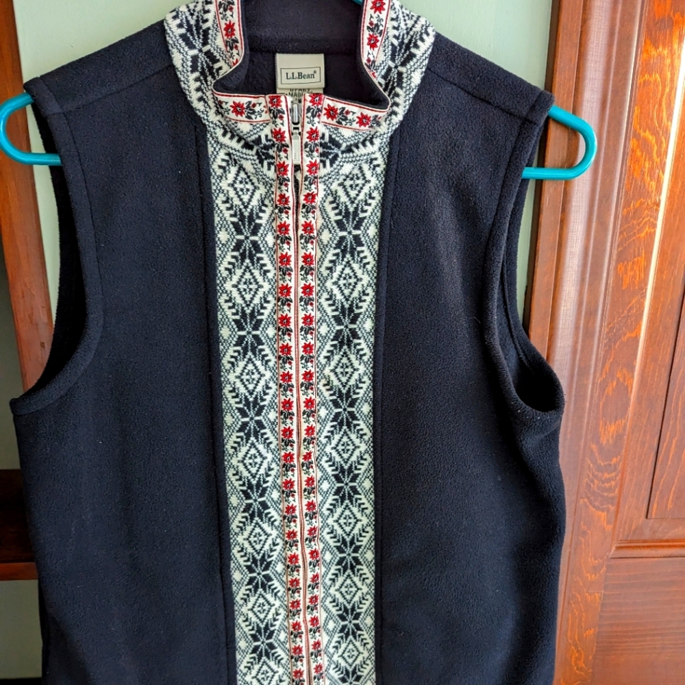 Black fleece vest